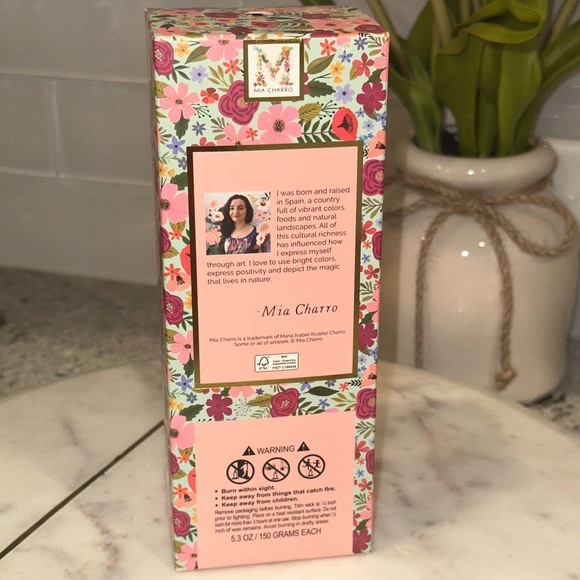 Mia Charro Set of 2 Citrus In The Sun 5.3oz Soy Blend Candle Golden Retriever - Picture 6 of 9